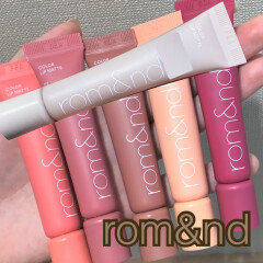 【rom&nd】 (ロムアンド)唇の縦皺を埋め、カラーを付け足すパテテクスチャー🤍カラーリップマット🤍