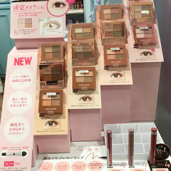 レブロンアイシャドウ入荷致しました🩷