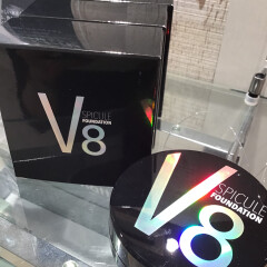 V8ファンデーション